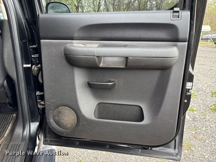 image for item FC4551 2009 Chevrolet Silverado Crew Cab pickup truck