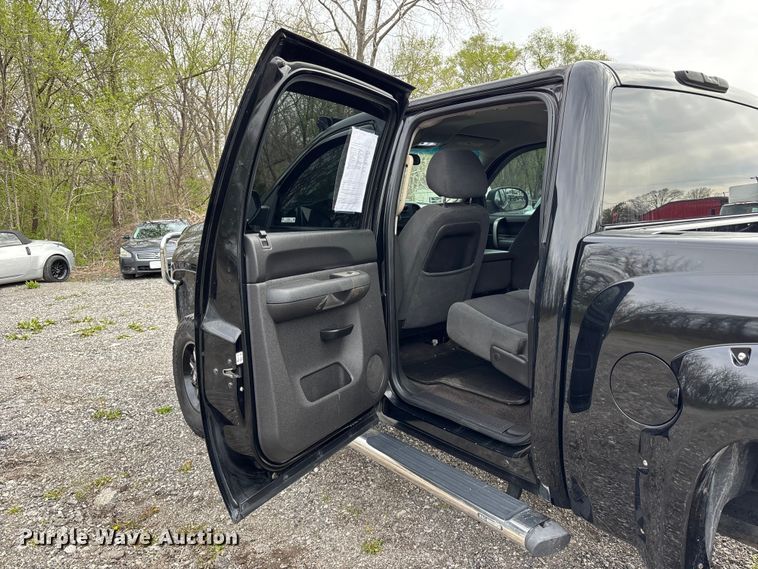 image for item FC4551 2009 Chevrolet Silverado Crew Cab pickup truck