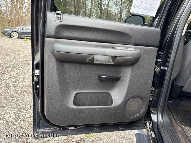 image for item FC4551 2009 Chevrolet Silverado Crew Cab pickup truck