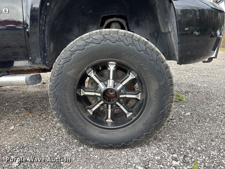 image for item FC4551 2009 Chevrolet Silverado Crew Cab pickup truck