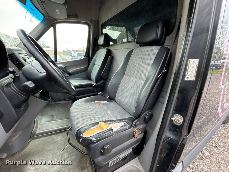 image for item FC4552 2007 Dodge Sprinter 2500  van