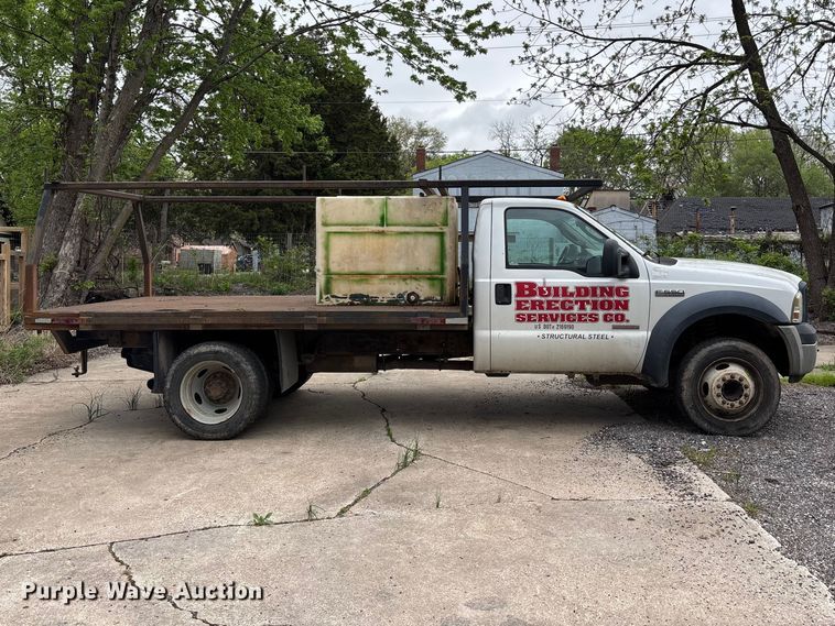 image for item FC4580 2007 Ford F550 flatbed truck