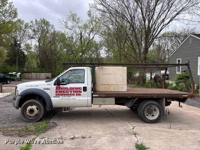 image for item FC4580 2007 Ford F550 flatbed truck