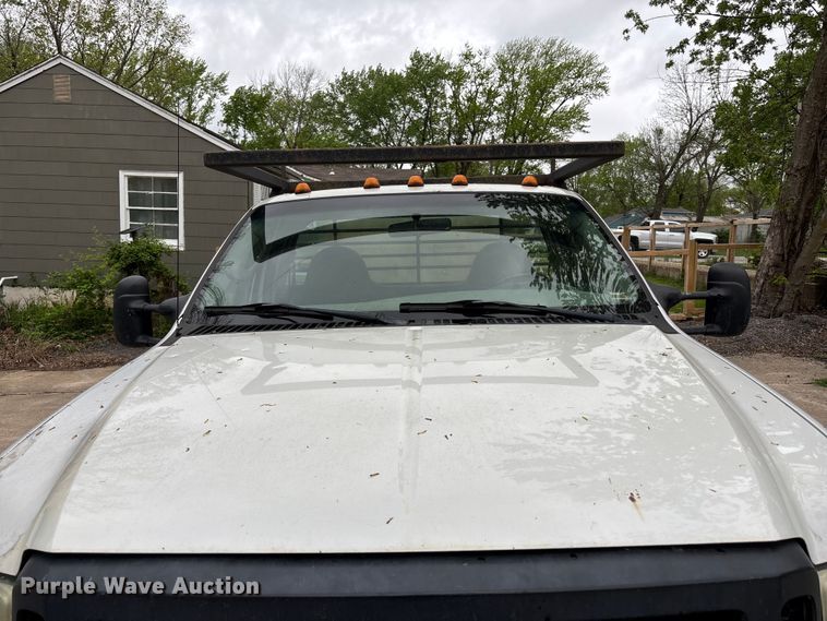 image for item FC4580 2007 Ford F550 flatbed truck