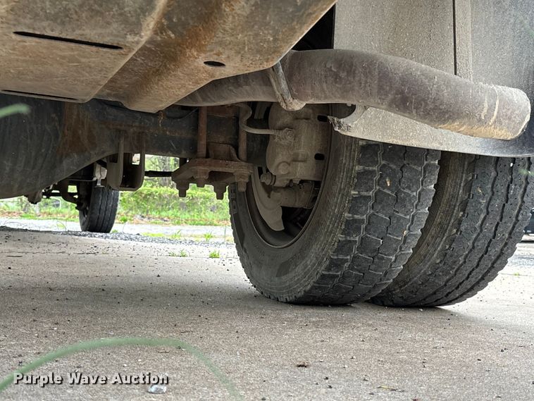 image for item FC4580 2007 Ford F550 flatbed truck