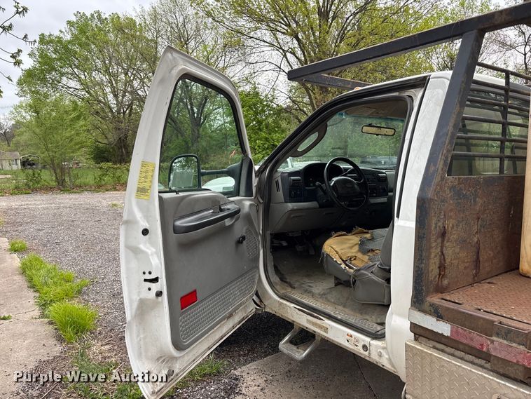 image for item FC4580 2007 Ford F550 flatbed truck