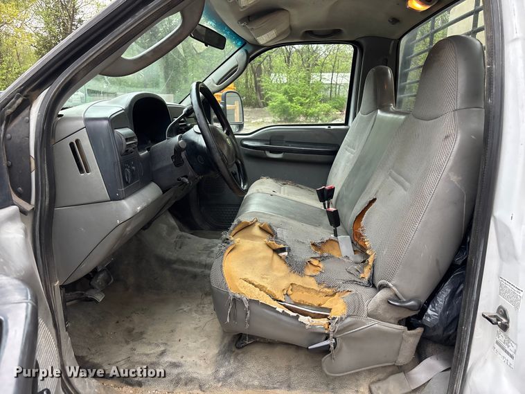 image for item FC4580 2007 Ford F550 flatbed truck