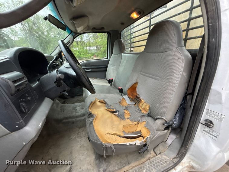 image for item FC4580 2007 Ford F550 flatbed truck