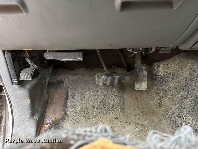 image for item FC4580 2007 Ford F550 flatbed truck