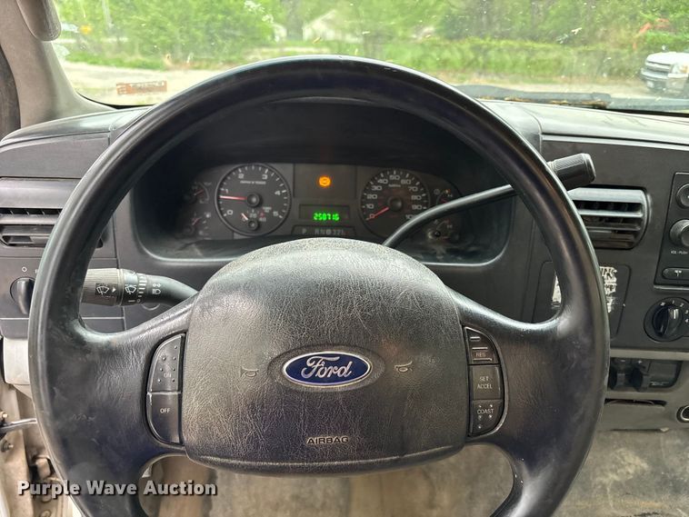 image for item FC4580 2007 Ford F550 flatbed truck