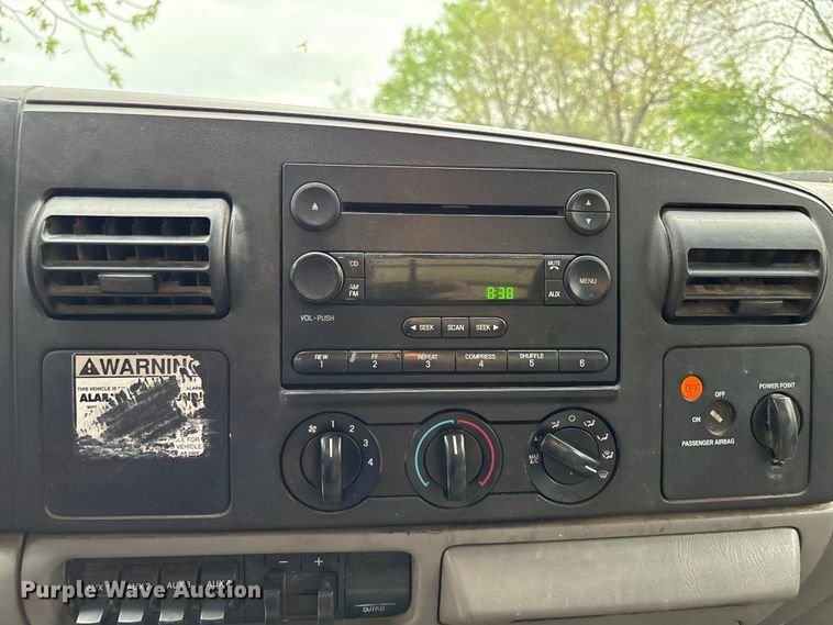 image for item FC4580 2007 Ford F550 flatbed truck