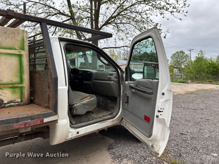 image for item FC4580 2007 Ford F550 flatbed truck