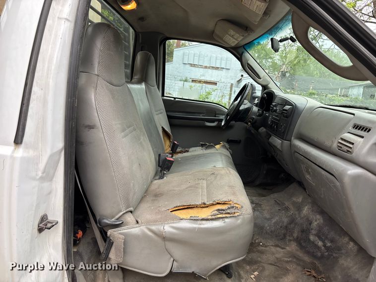 image for item FC4580 2007 Ford F550 flatbed truck