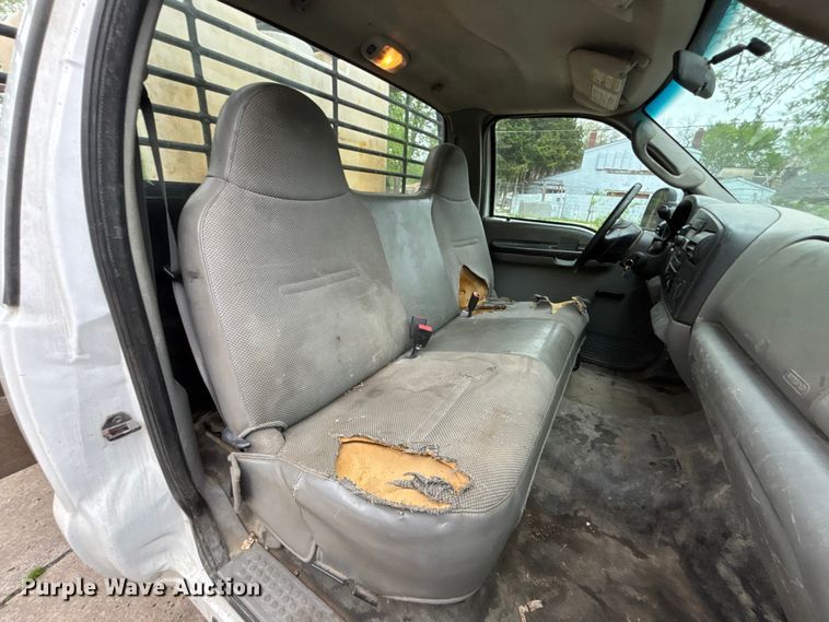 image for item FC4580 2007 Ford F550 flatbed truck