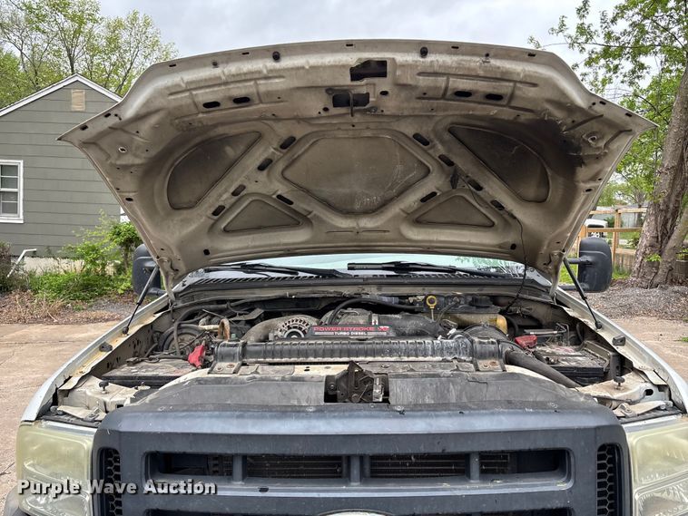 image for item FC4580 2007 Ford F550 flatbed truck