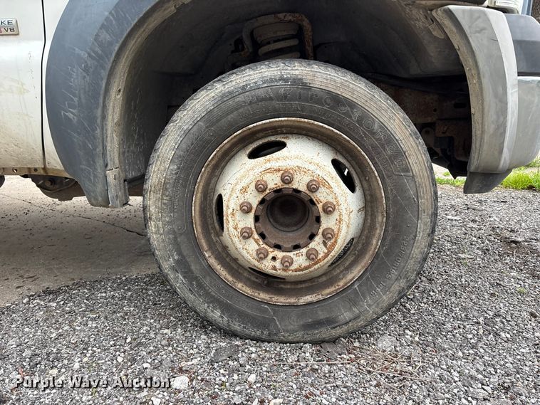 image for item FC4580 2007 Ford F550 flatbed truck