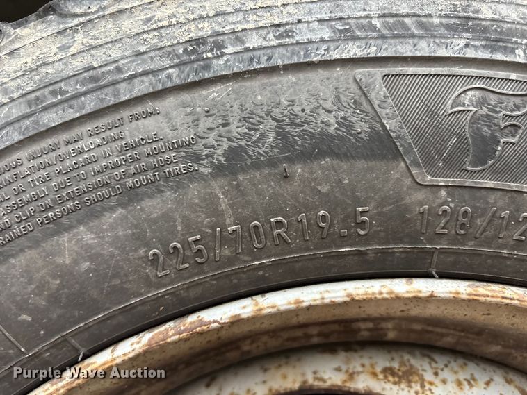 image for item FC4580 2007 Ford F550 flatbed truck