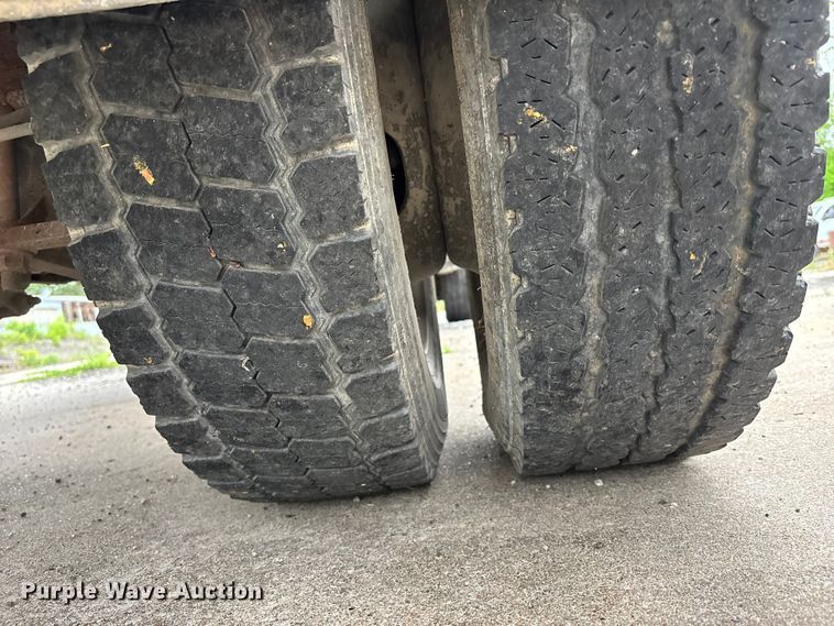 image for item FC4580 2007 Ford F550 flatbed truck