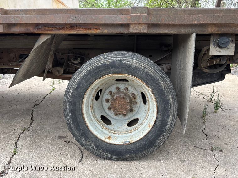 image for item FC4580 2007 Ford F550 flatbed truck