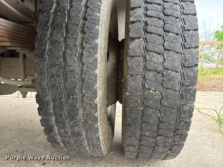 image for item FC4580 2007 Ford F550 flatbed truck