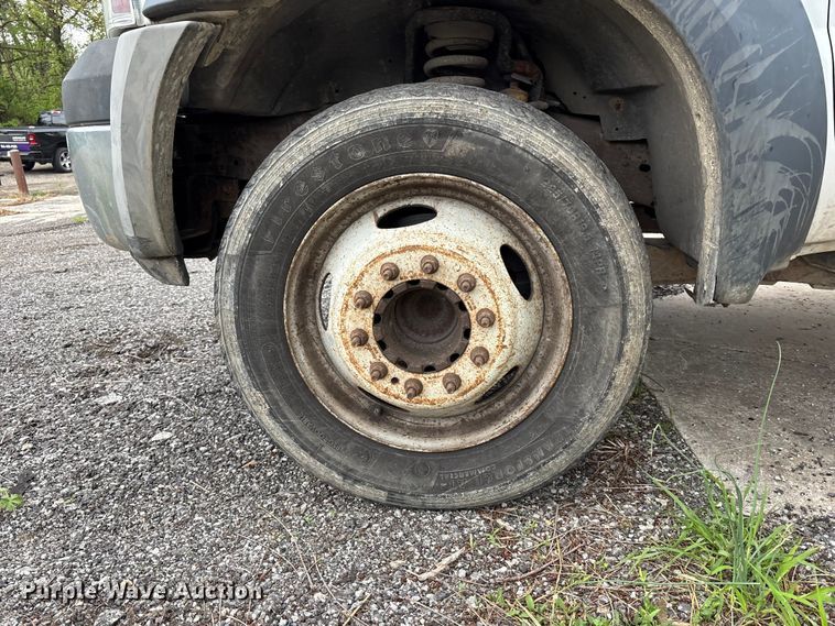 image for item FC4580 2007 Ford F550 flatbed truck