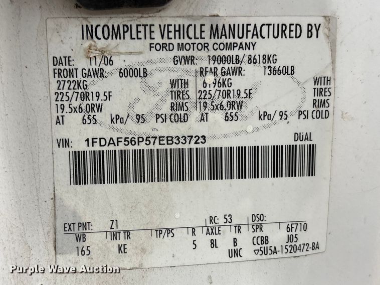 image for item FC4580 2007 Ford F550 flatbed truck