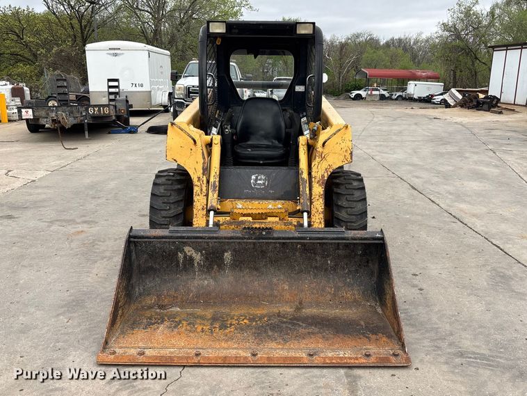 image for item FC4581 2005 John deere 317 skid steer loader