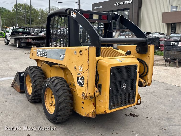 image for item FC4581 2005 John deere 317 skid steer loader