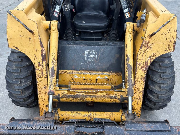 image for item FC4581 2005 John deere 317 skid steer loader