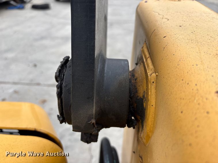 image for item FC4581 2005 John deere 317 skid steer loader