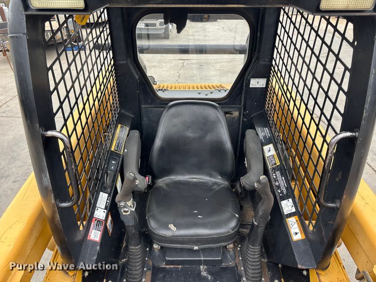 image for item FC4581 2005 John deere 317 skid steer loader