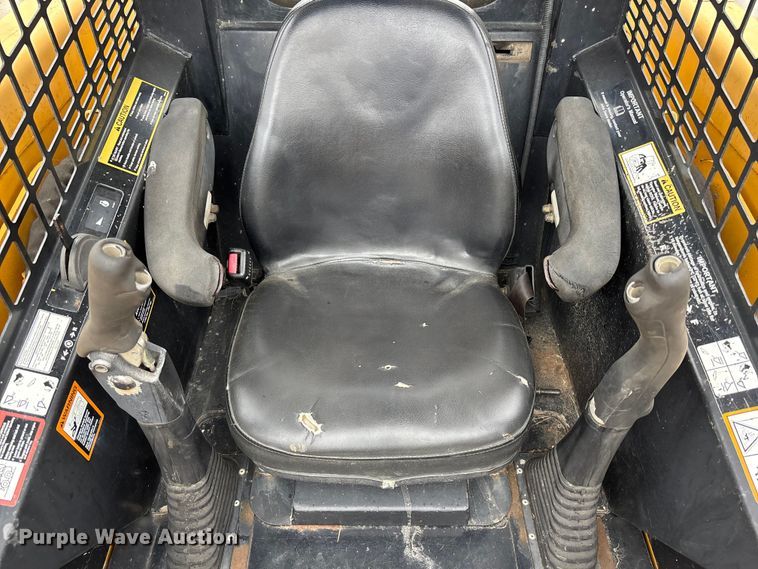 image for item FC4581 2005 John deere 317 skid steer loader