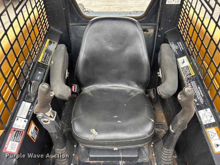 image for item FC4581 2005 John deere 317 skid steer loader