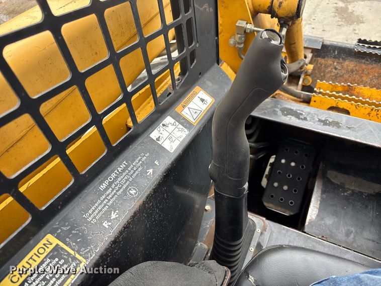 image for item FC4581 2005 John deere 317 skid steer loader