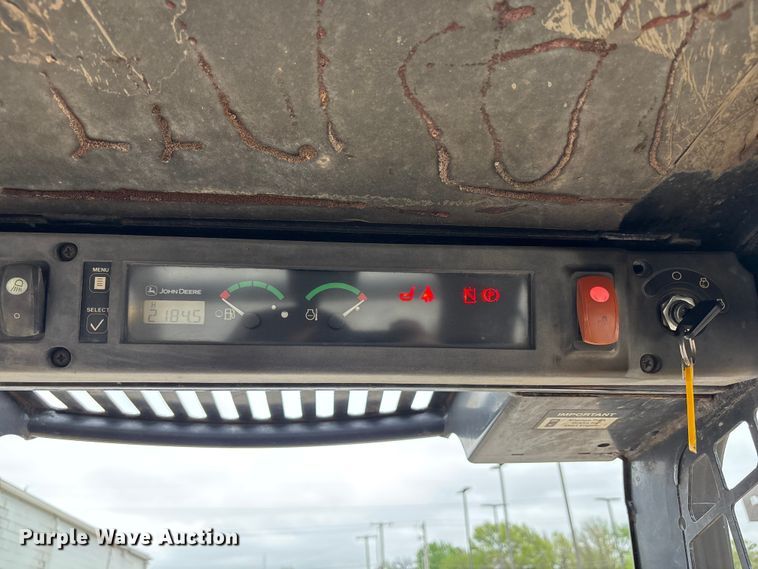 image for item FC4581 2005 John deere 317 skid steer loader