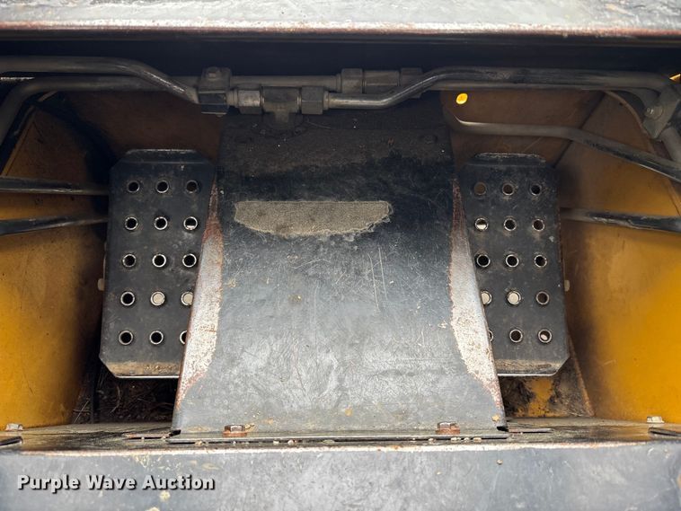 image for item FC4581 2005 John deere 317 skid steer loader