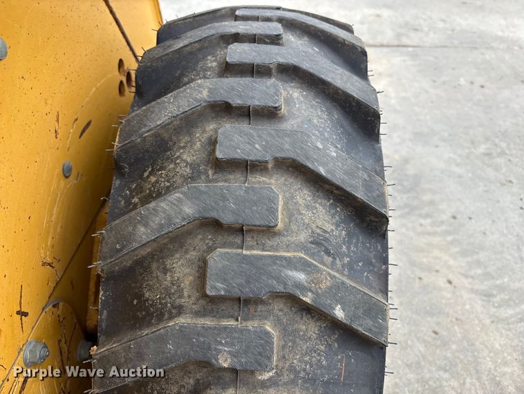 image for item FC4581 2005 John deere 317 skid steer loader