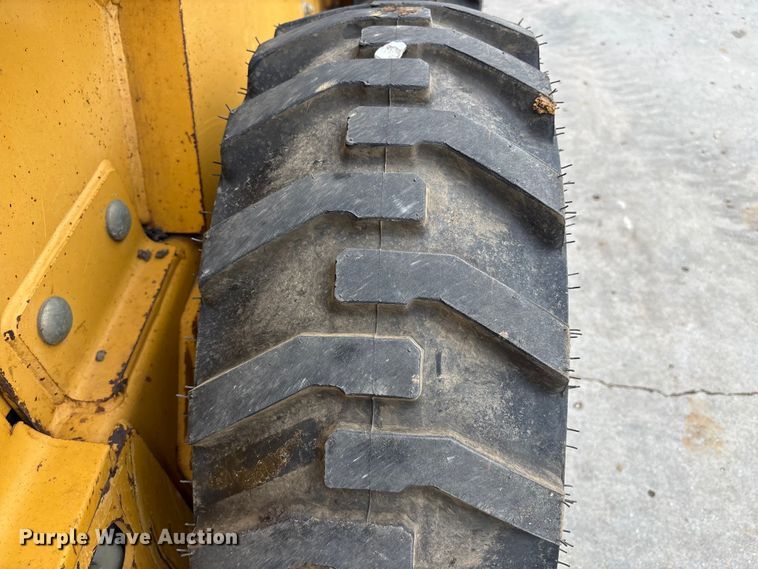 image for item FC4581 2005 John deere 317 skid steer loader