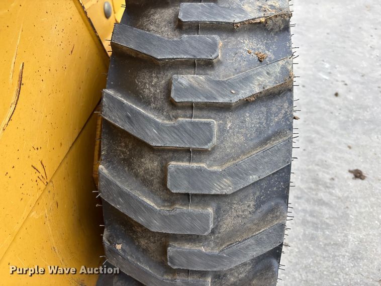 image for item FC4581 2005 John deere 317 skid steer loader