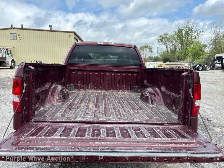 image for item FC4583 2004 Ford F150 Ext. Cab pickup truck