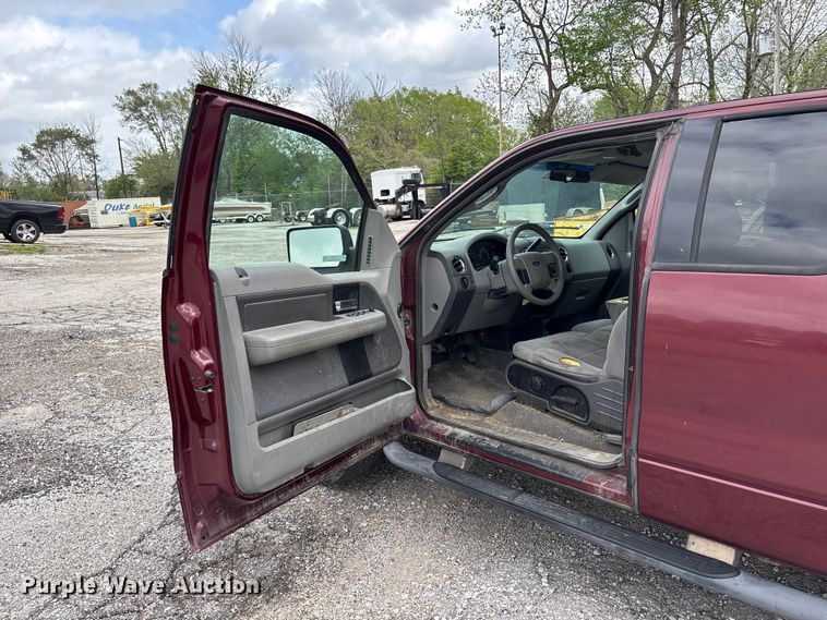 image for item FC4583 2004 Ford F150 Ext. Cab pickup truck