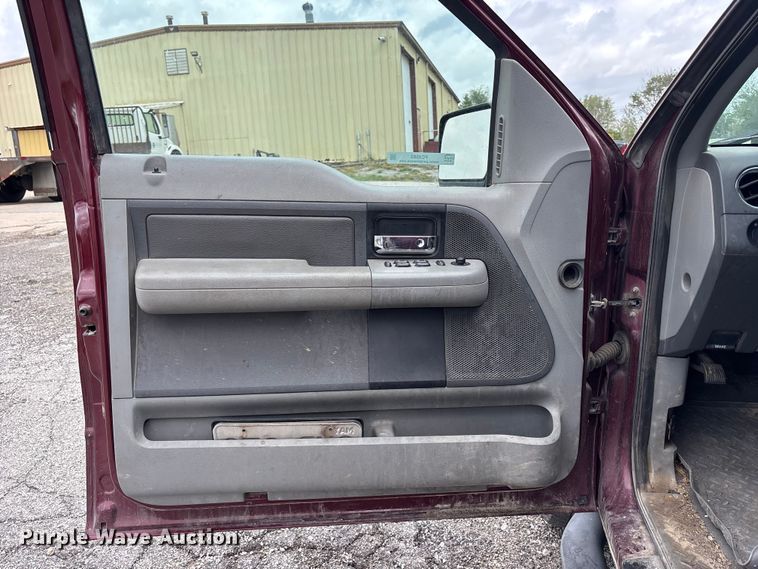 image for item FC4583 2004 Ford F150 Ext. Cab pickup truck