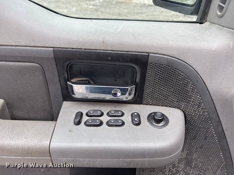 image for item FC4583 2004 Ford F150 Ext. Cab pickup truck