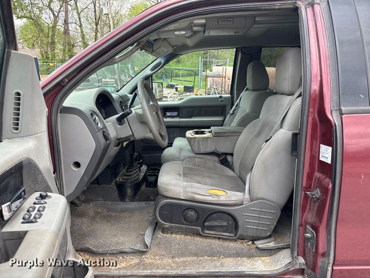 image for item FC4583 2004 Ford F150 Ext. Cab pickup truck