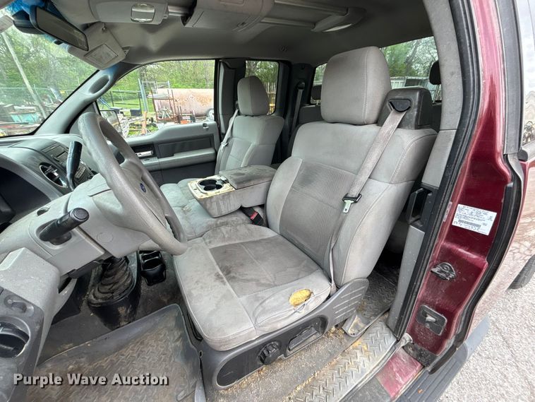 image for item FC4583 2004 Ford F150 Ext. Cab pickup truck