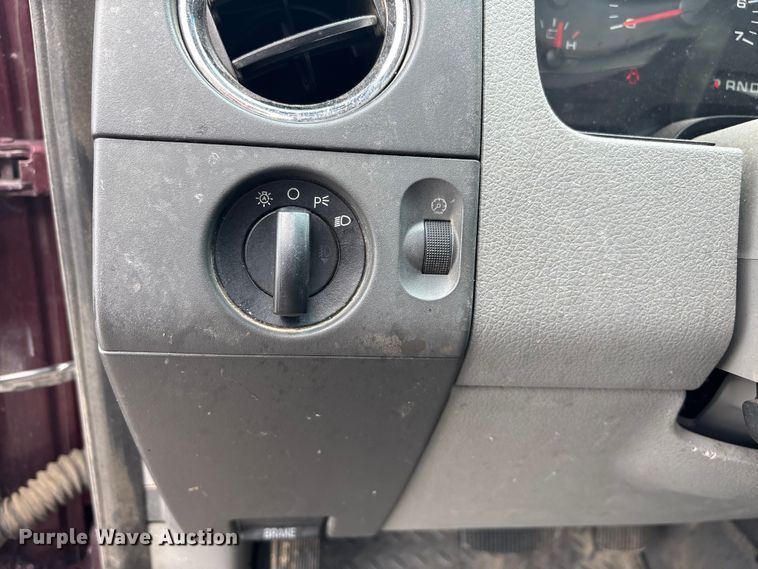 image for item FC4583 2004 Ford F150 Ext. Cab pickup truck