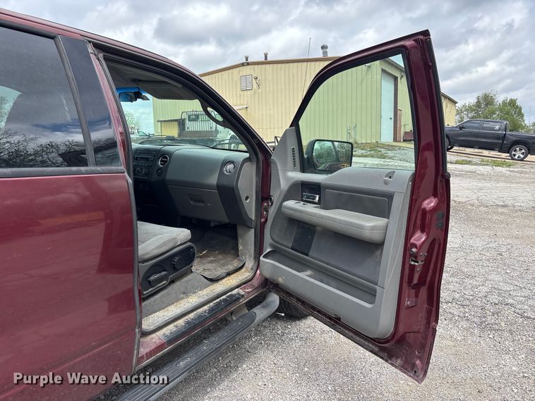 image for item FC4583 2004 Ford F150 Ext. Cab pickup truck