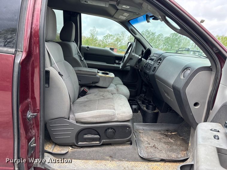 image for item FC4583 2004 Ford F150 Ext. Cab pickup truck