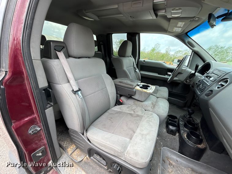 image for item FC4583 2004 Ford F150 Ext. Cab pickup truck