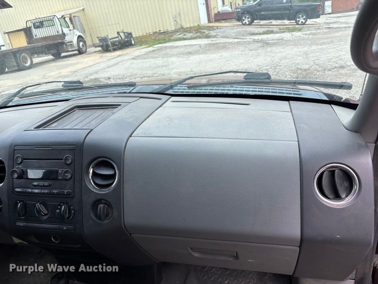 image for item FC4583 2004 Ford F150 Ext. Cab pickup truck